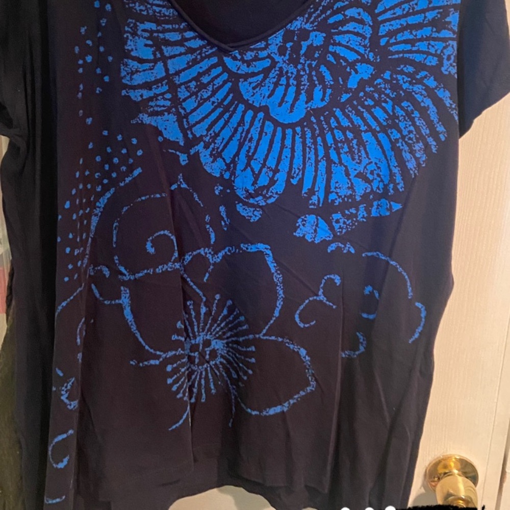 Blue and black design t shirt